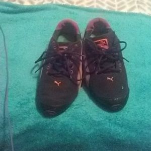 Puma tennis shoes pics show flaws